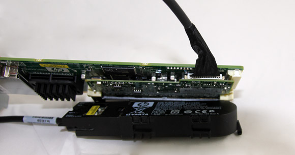 نحوه نصب یا ارتقاء حافظه و BBU در HP Smart Array P411